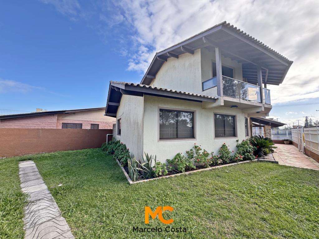 Casa 05 dormitórios - F-760