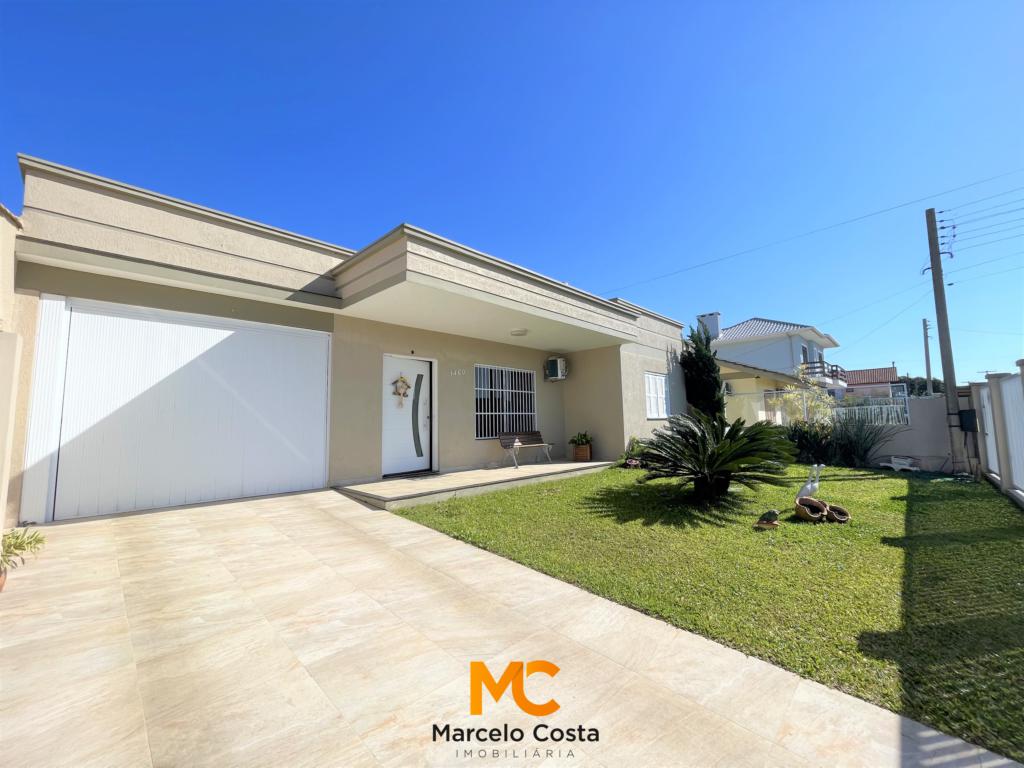 Casa 03 dormitórios - F-197