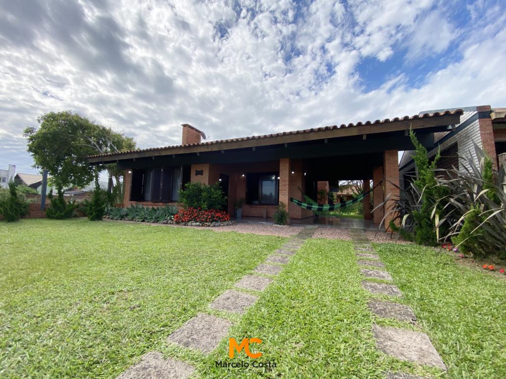 Casa 03 dormitórios - F-342