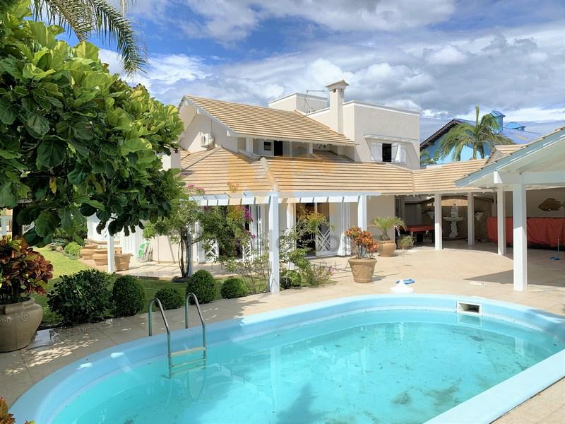 Casa 05 dormitórios - F-5028