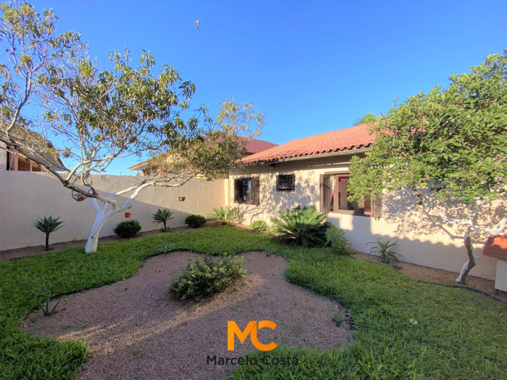 Casa 03 dormitórios - F-129