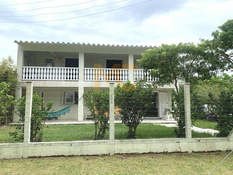 Casa 05 dormitórios - F-405