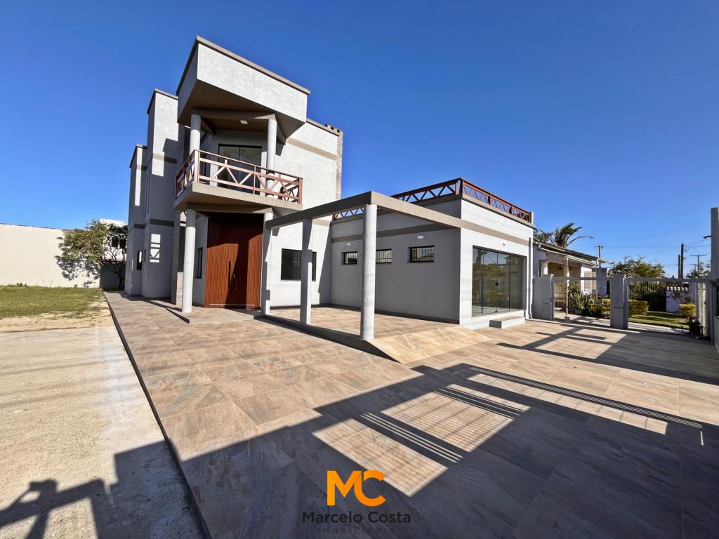 Sobrado 03 dormitórios - F-200