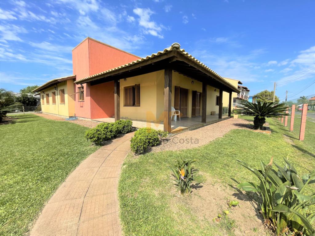 Casa 05 dormitórios - F-213