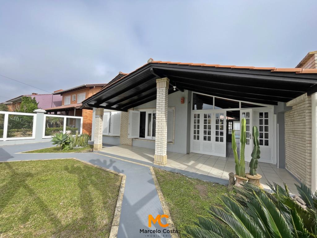 Casa 03 dormitórios - F-797