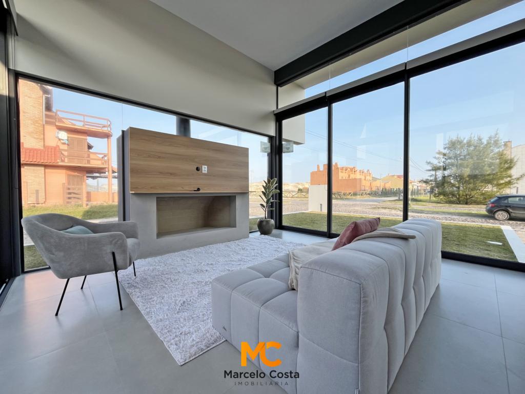 Casa 02 dormitórios - F-678
