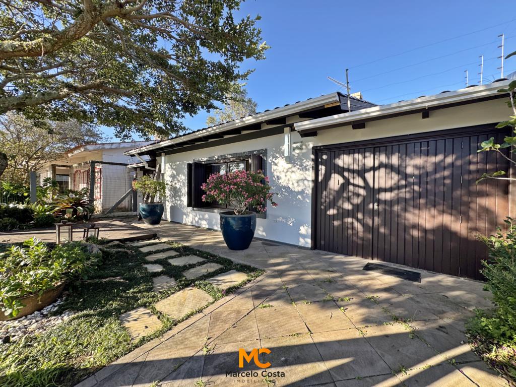 Casa 03 dormitórios - F-741
