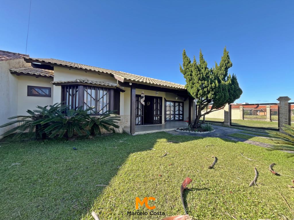 Casa 03 dormitórios - F-421