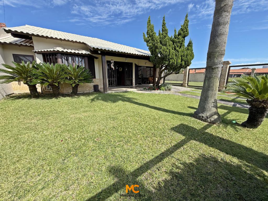 Casa 04 dormitórios - F-421