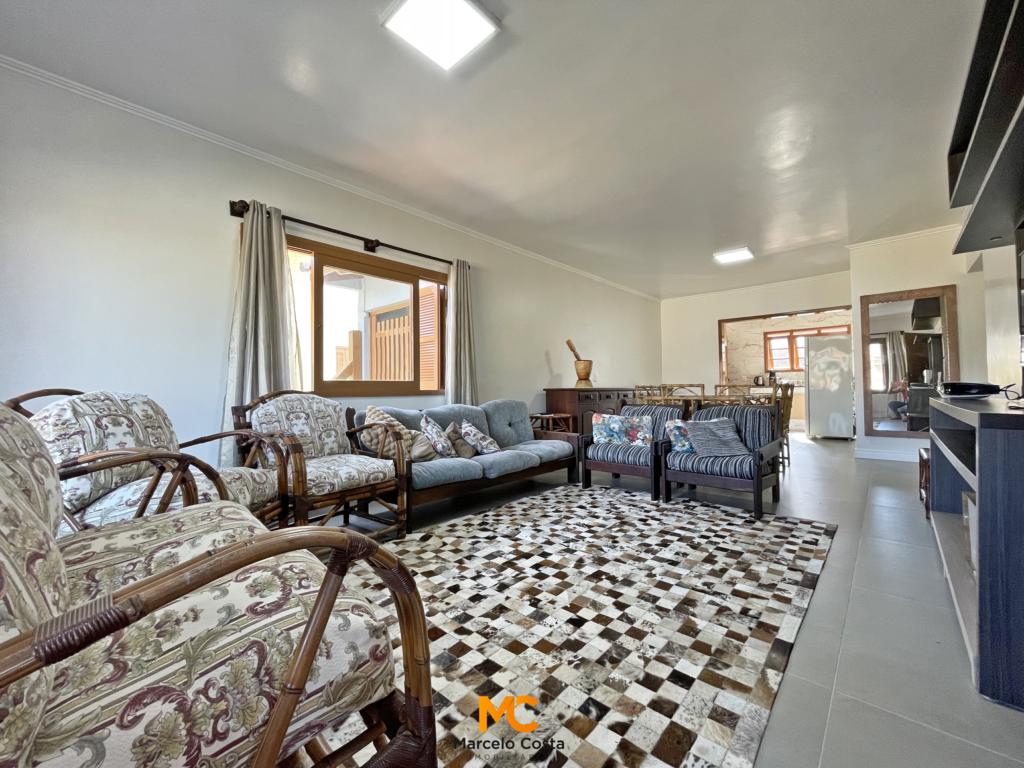 Casa 04 dormitórios - AL-105