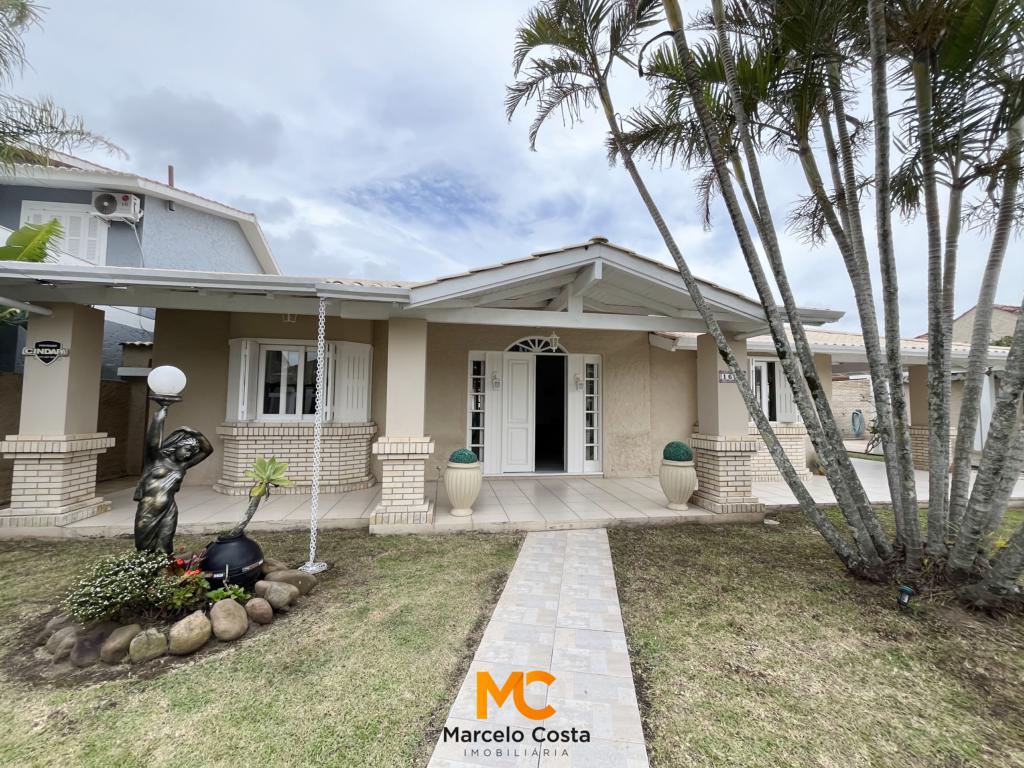 Casa 04 dormitórios - F-326