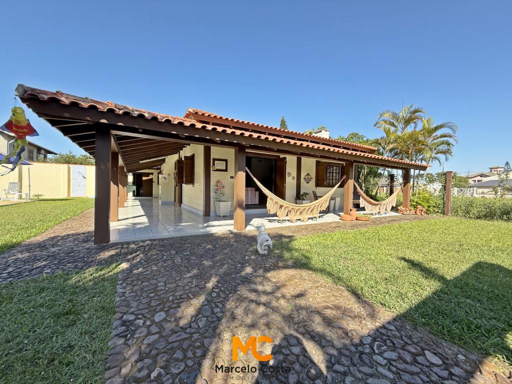 Casa 02 dormitórios - F-117
