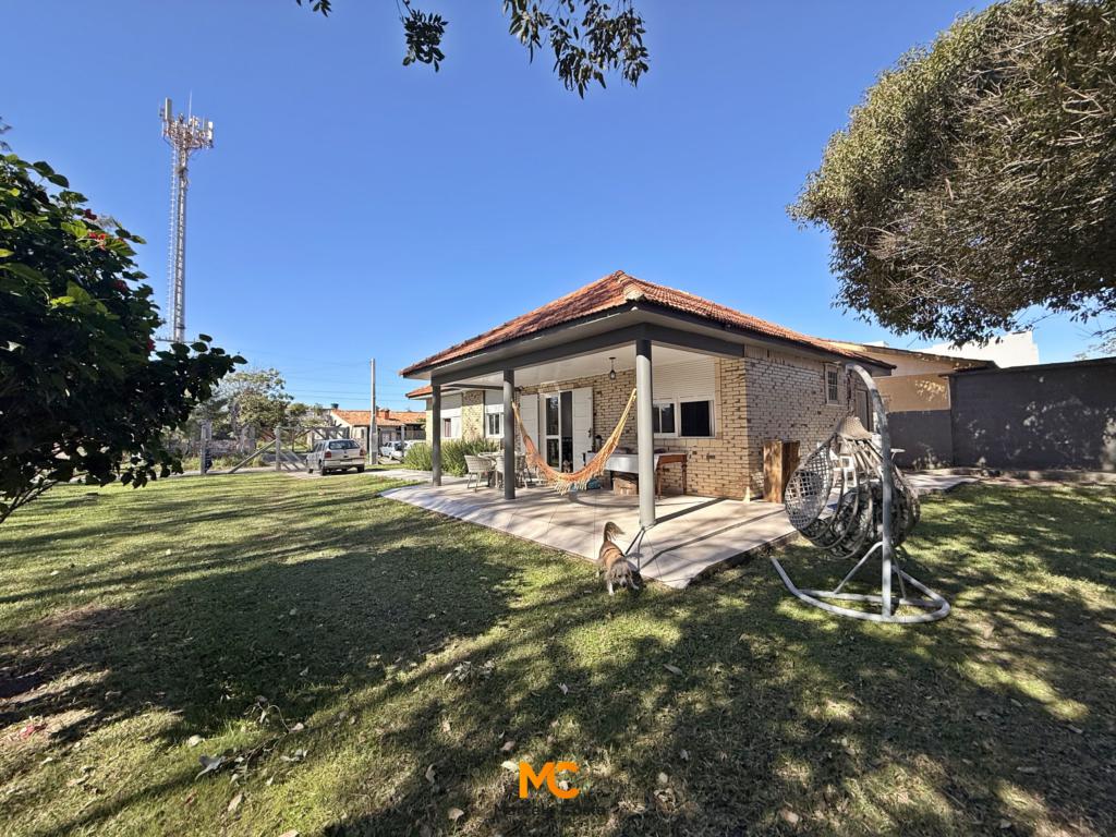 Casa 03 dormitórios - F-159