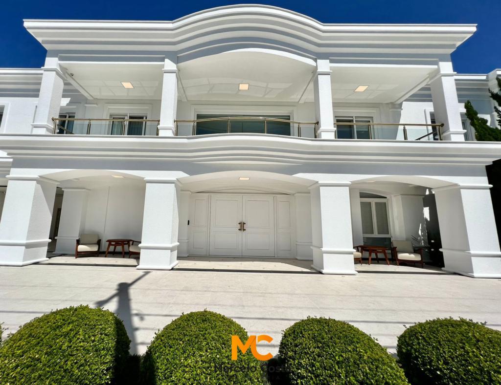Casa 04 dormitórios - F-6000