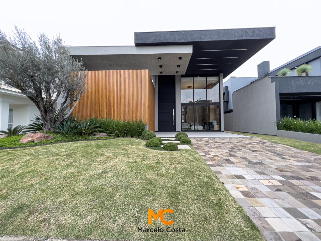 Casa 04 dormitórios - F-6002