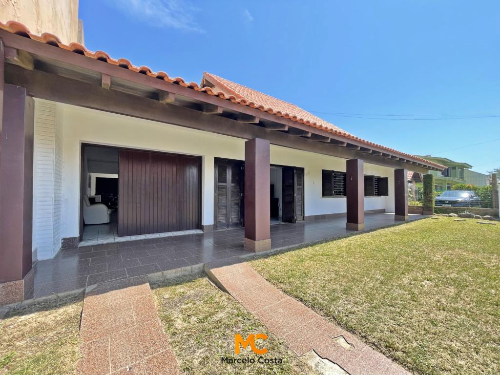 Casa 04 dormitórios - F-392