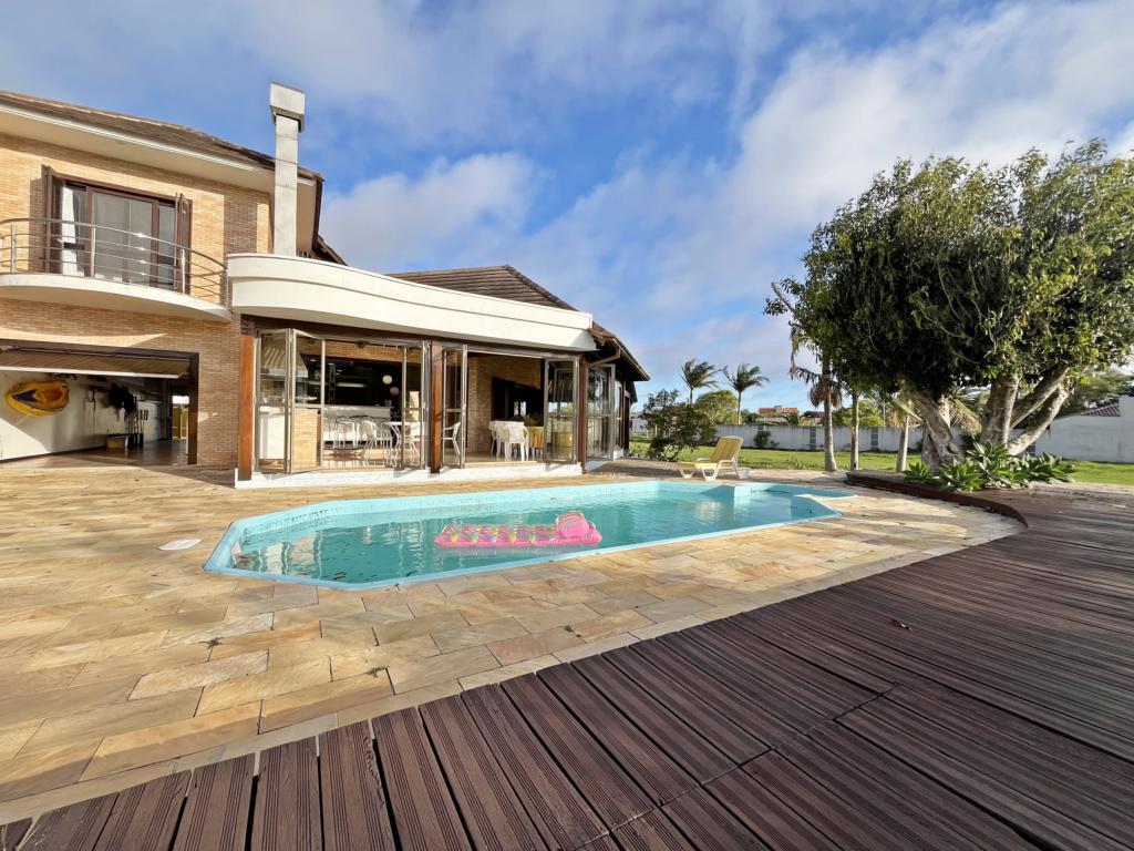 Sobrado 03 dormitórios - F-322