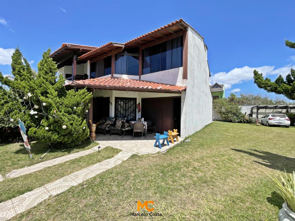 Sobrado 04 dormitórios - F-176