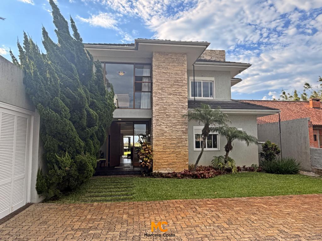 Casa 06 dormitórios - F-797