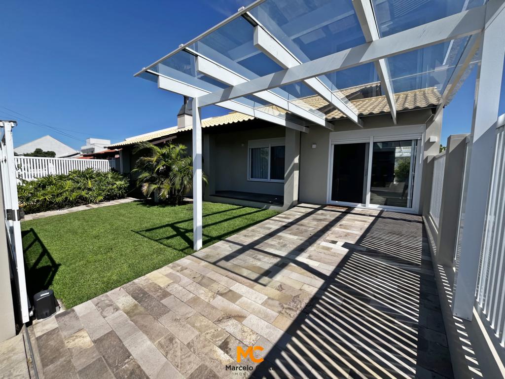 Casa 04 dormitórios - F-132
