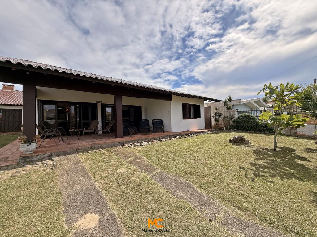 Casa 04 dormitórios - F-231